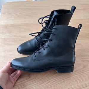 Women leather boots size 8 1/2